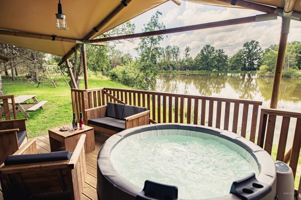 Tente Lodge Jacuzzi Privatif En Pleine Nature Thiel-sur-Acolin Eksteriør bilde
