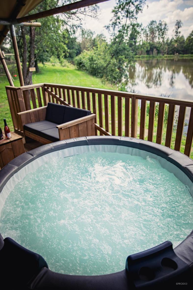Tente Lodge Jacuzzi Privatif En Pleine Nature Thiel-sur-Acolin Eksteriør bilde